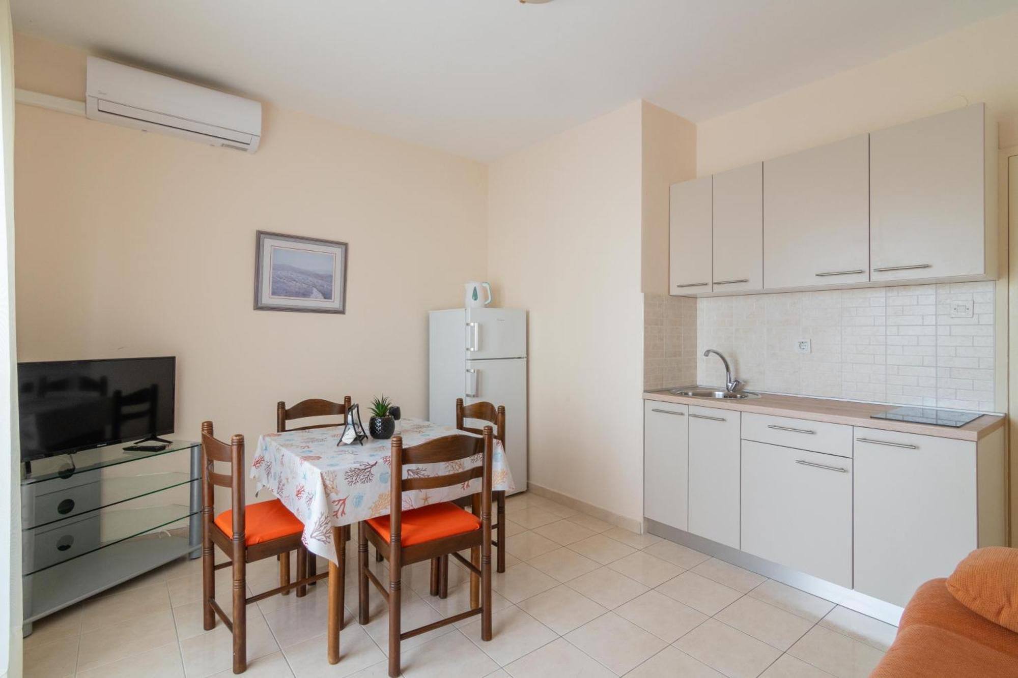 Apartments With A Parking Space Mandre, Pag - 18748 Kolan Ngoại thất bức ảnh